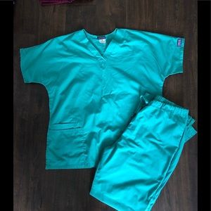 Medium scrub set by Cherokee